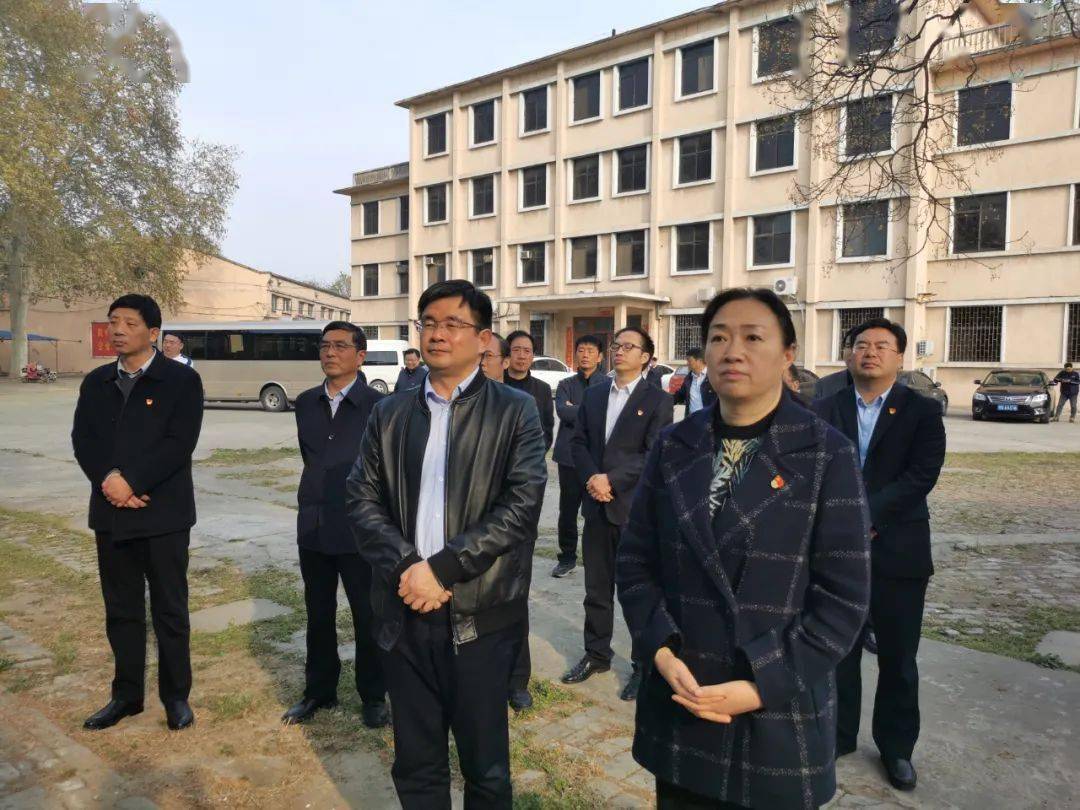 申乐民一行首先来到新乡市第一个党支部成立旧址(原华新纱厂),详细