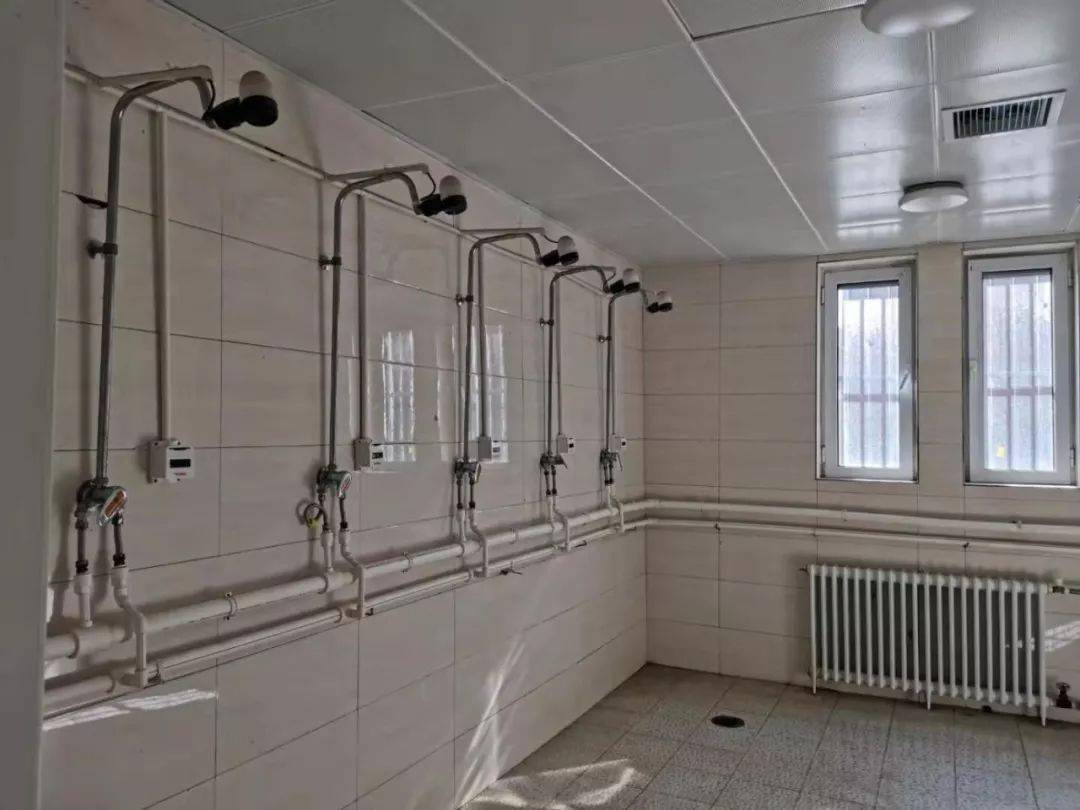 中学举办演讲昨天,应冀州中学的邀请,我再次光临该校,为学校外宣部门