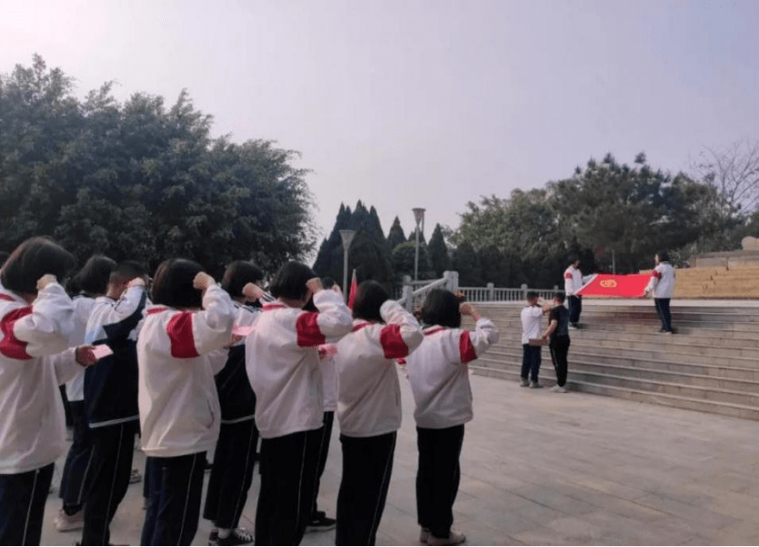 清明节前后,内坑镇团委组织三民中学,内坑中心片区等团支部前往内坑