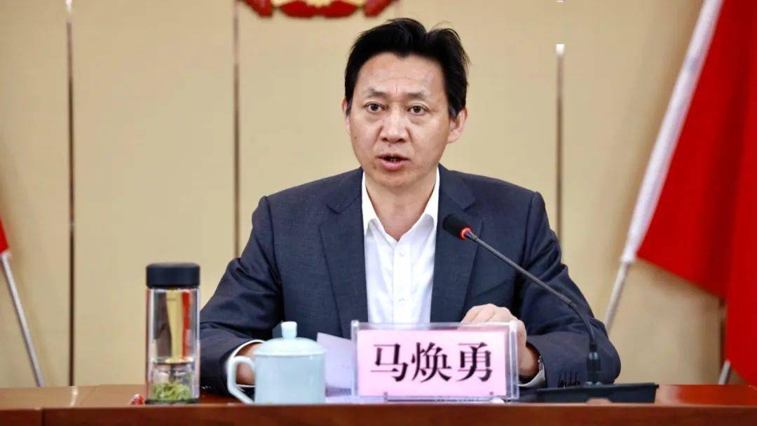 市委常委,镇党委书记马焕勇作动员讲话,副镇长沈世争作拆迁工作部署