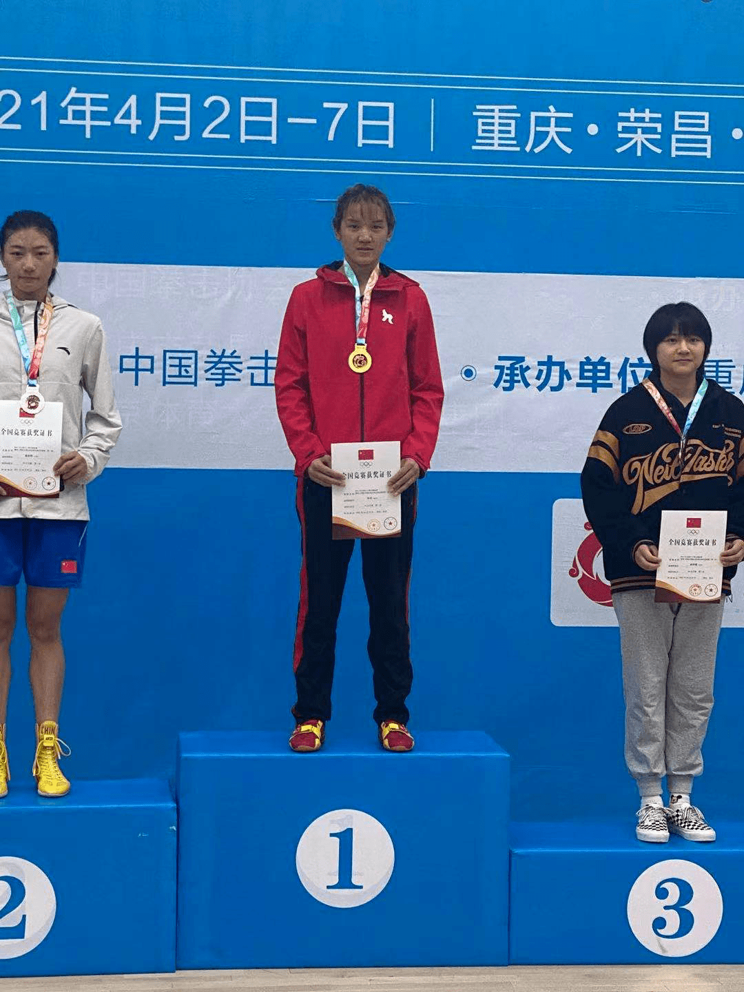 第一名,禹立赛获60kg第二名,菅礼爽获48kg第三名,包丽娜获69kg第三名