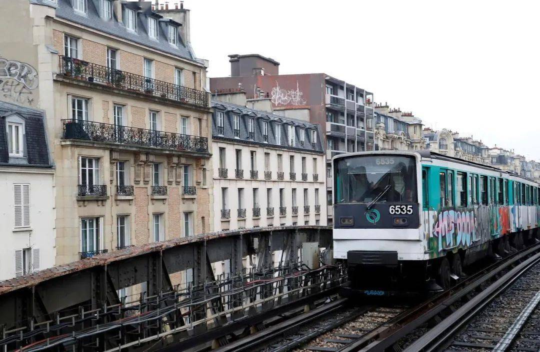 巴黎房价大揭秘:地铁沿线价差可达万欧,5分钟路程就是两个世界!