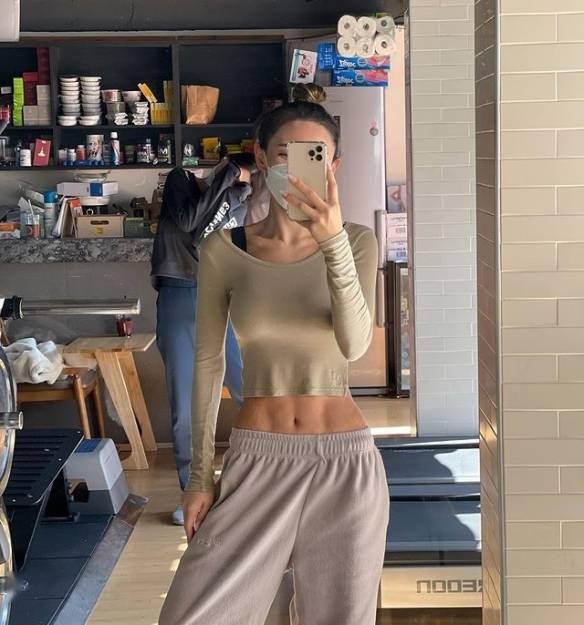 韩国「jini」励志变身性感辣妹:大秀腹肌报复前男友