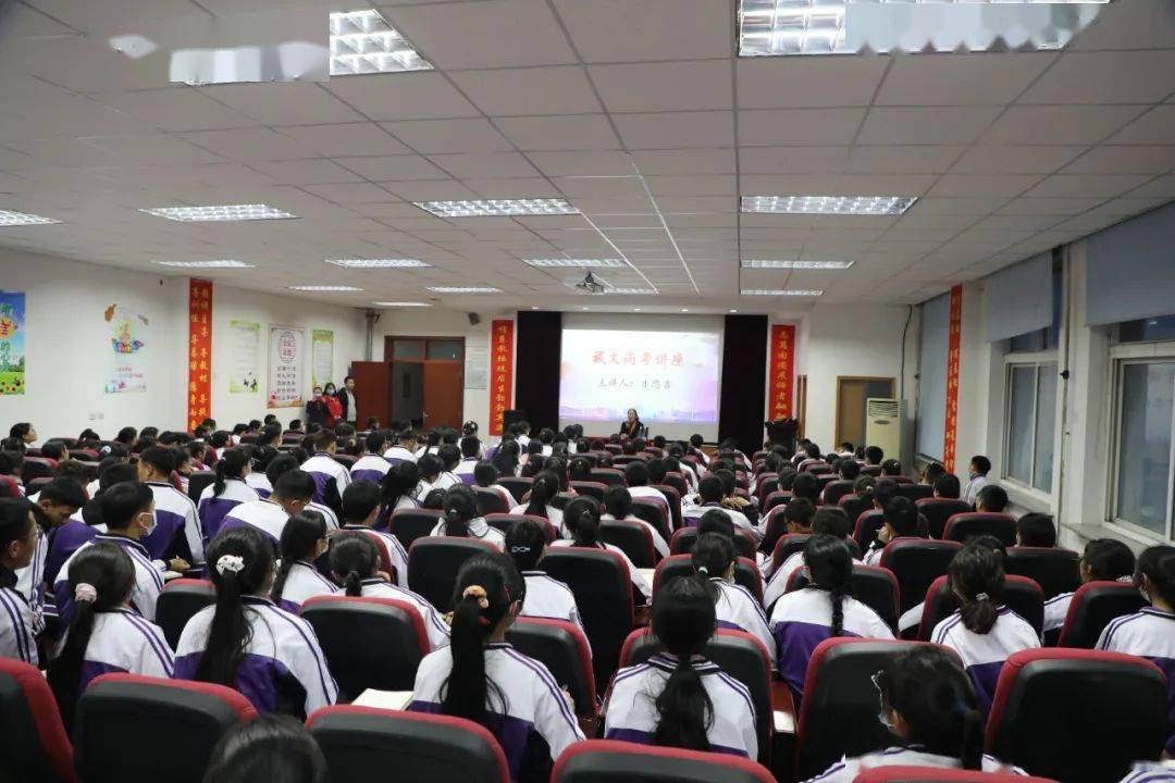 下,可亲可敬的才忠吉老师于2021年4月5日千里迢迢来到沈阳市翔宇中学