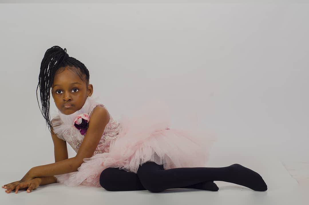 5岁黑人女孩靠眼睛走红,自带超模气质,有"世界最美女孩"称号_洁儿