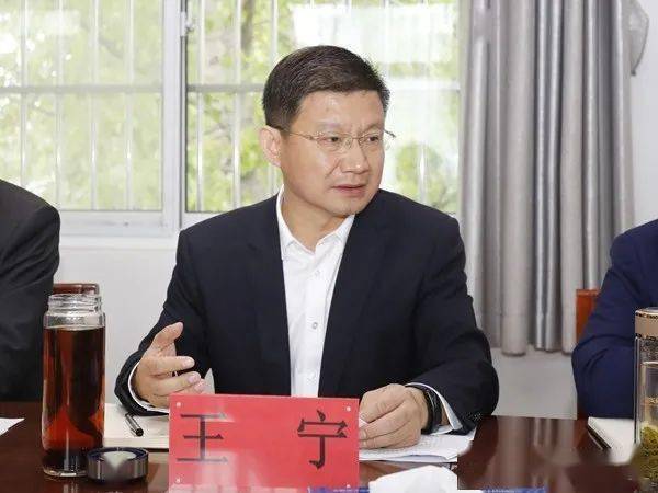 会上,街道人大工作室主任王书堂主持了会议;各专班分别汇报了荆河东路