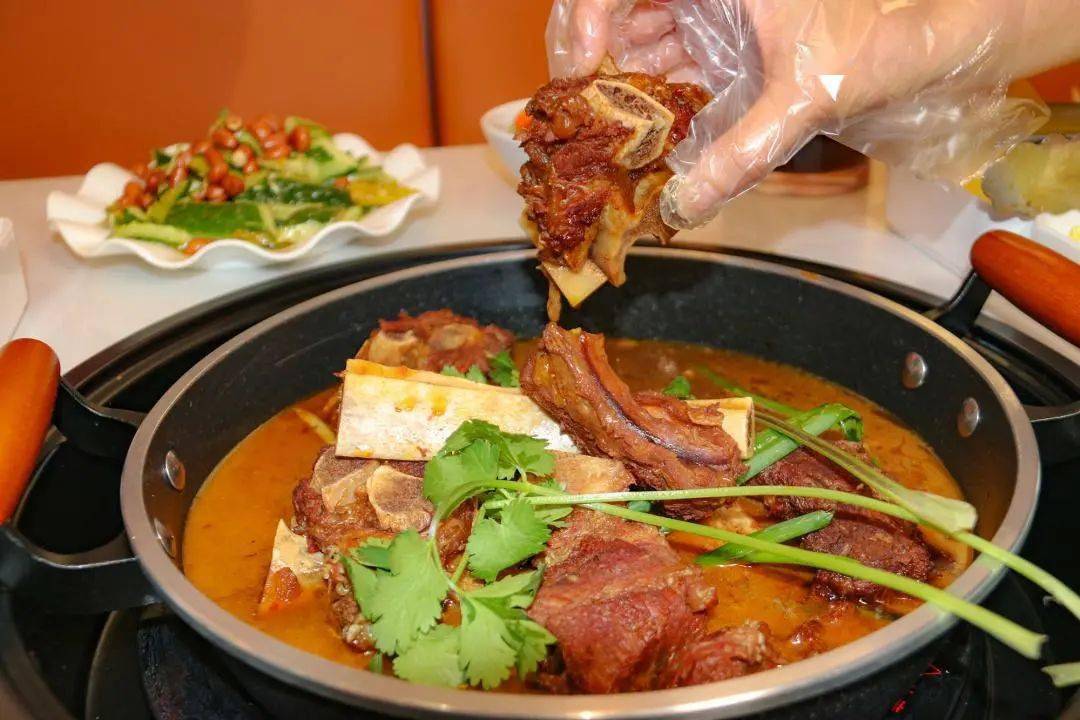 如何炖牛骨肉 787c32c38c6e46198f31b03b1fab9a9d.jpeg