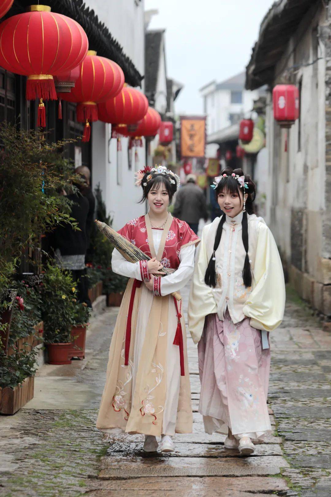 今天,凤凰镇这场"婚礼"刷屏了!_鞠衣