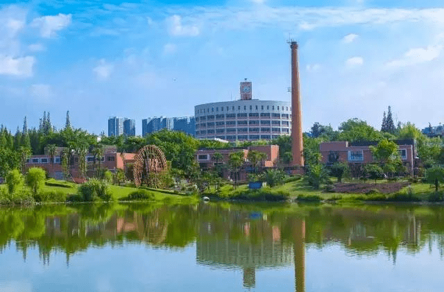 为更好地服务现代化建设,2003年,四川工业学院与成都师范高等专科学校