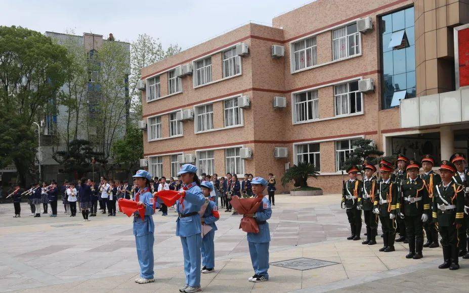 2021年4月1日下午,太平小学邀请了温岭抗美援朝战士叶正西爷爷来学校