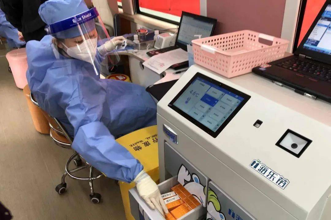 来啦东城首个移动疫苗接种车在故宫东门上岗