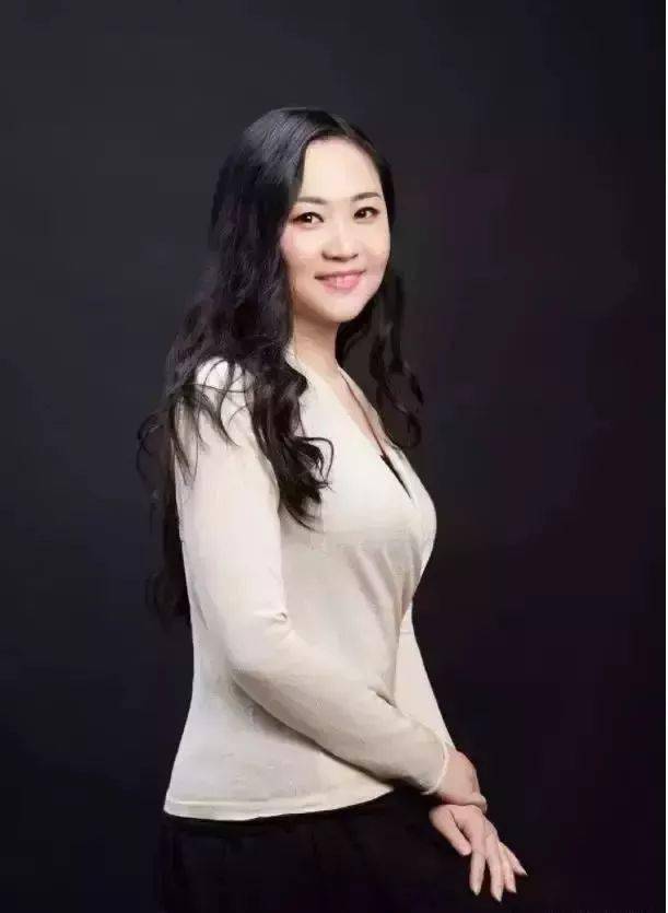 郑玲玲重彩工笔荷花叶下鲫鱼醉图文步骤详解你学会了吗