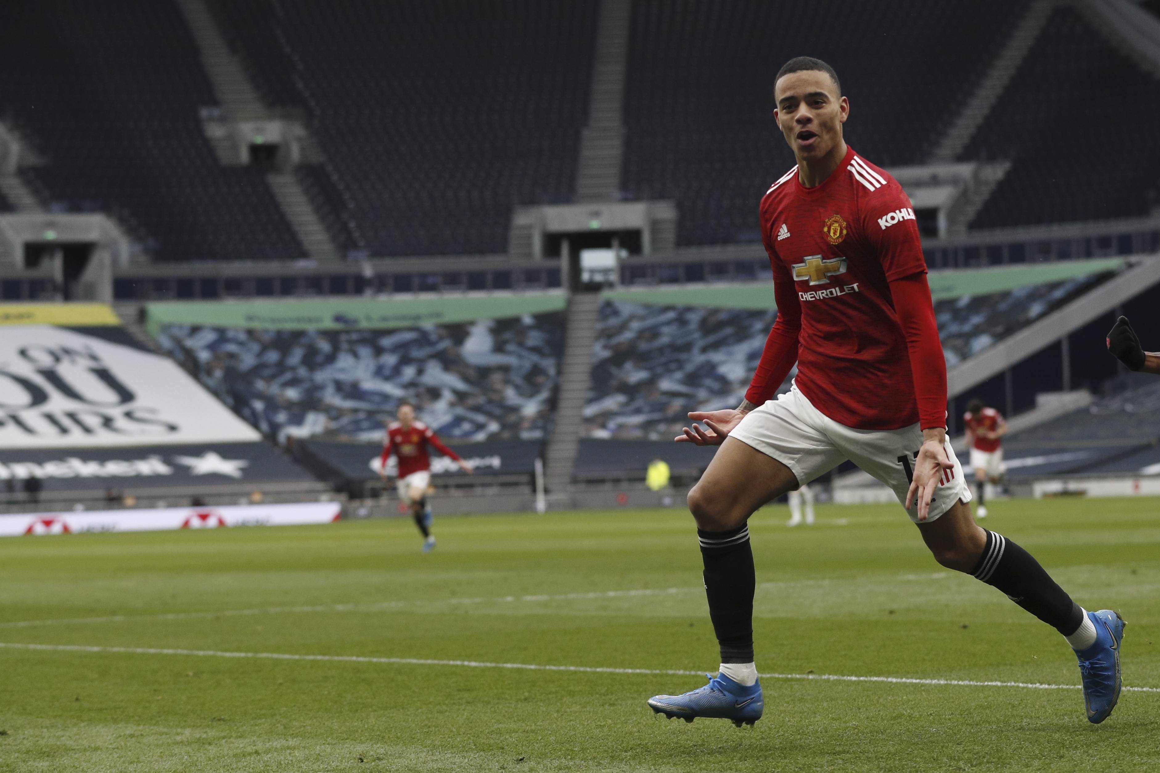 4月11日,曼彻斯特联队球员格林伍德庆祝攻入球队第三球.