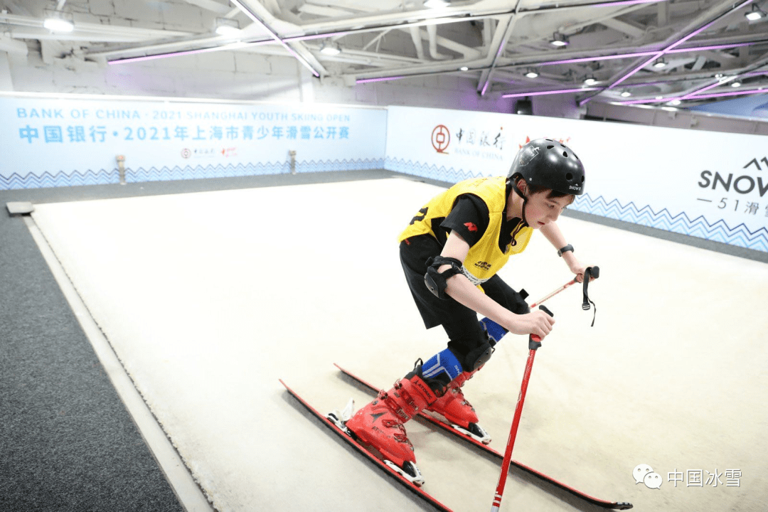 上海市首次舉辦青少年室內滑雪公開賽