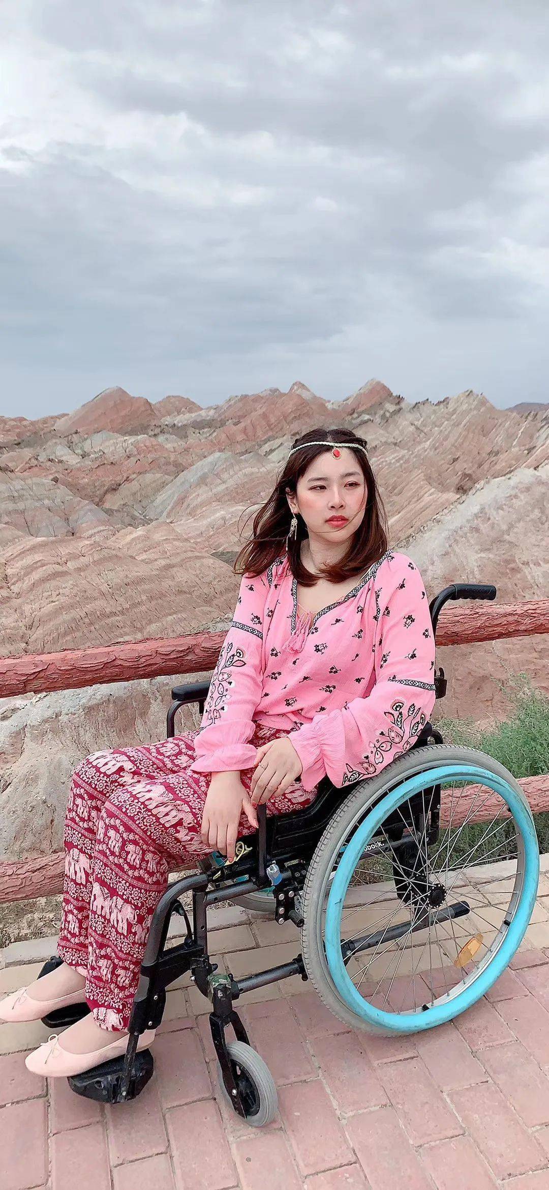 4年前那个因车祸高位截瘫的海归硕士,如今怎么样了?_璐英