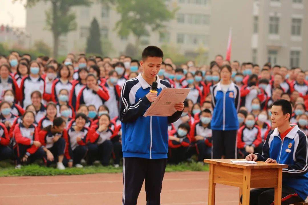 广饶一中将党史教育课搬进校园运动会