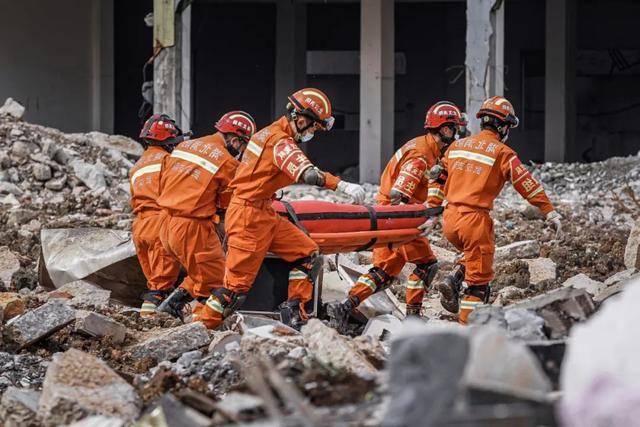 武汉消防开展跨区域地震救援实战拉动演练