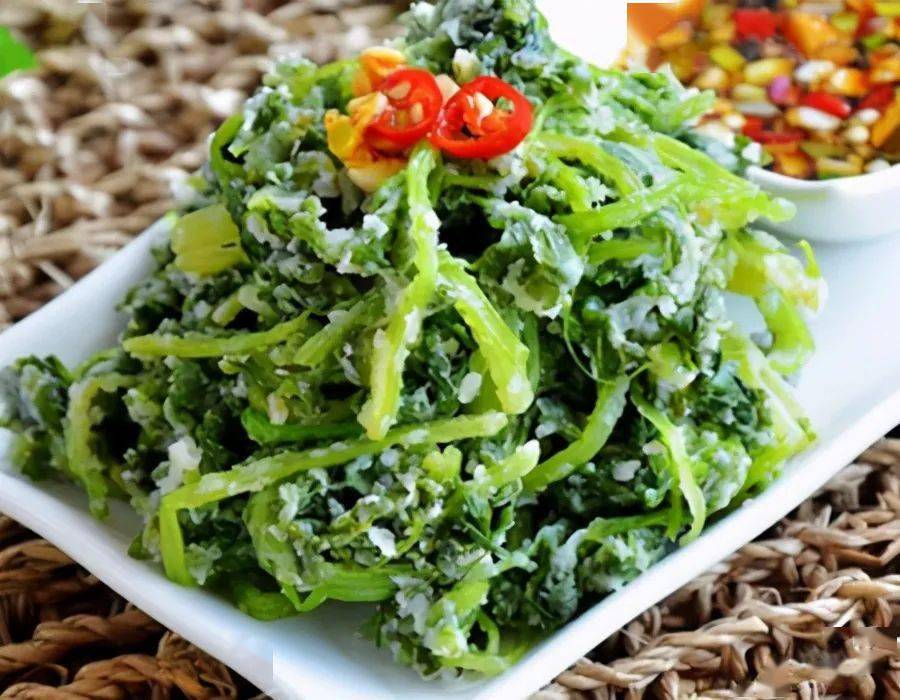 蒸野菜不能只放面粉,难怪野菜成团不好吃,多做这3步,才会好吃