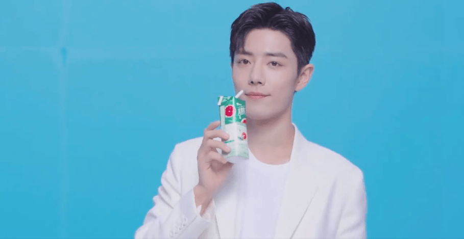 [消息]真果粒公开肖战最新tvc拍摄花絮 白色西装战一大早就来净化眼球