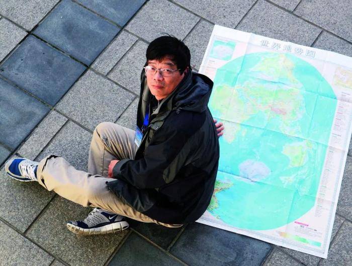 地图|横竖看世界，有何大不同？——专访竖版世界地图编制者郝晓光