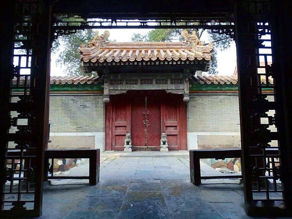 使乾隆改变了设计初衷这棵老树比这座花园的年龄还大再过几天 古华轩