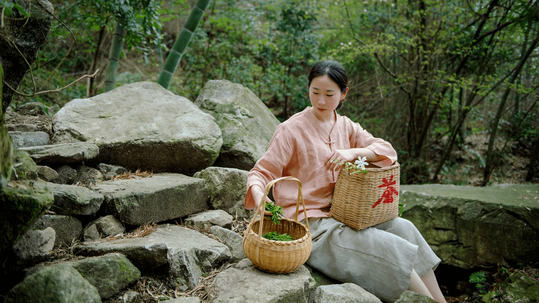 茶香云雾里禅心天地间忙里偷闲且去明月山喝杯好茶