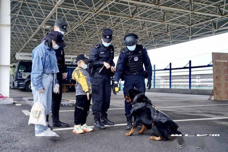 上午,小宇在妈妈,医生的陪伴下