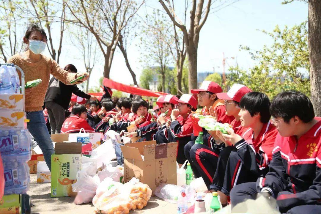 传承红色基因弘扬长征精神远足看到了不一样的枣强中学学子