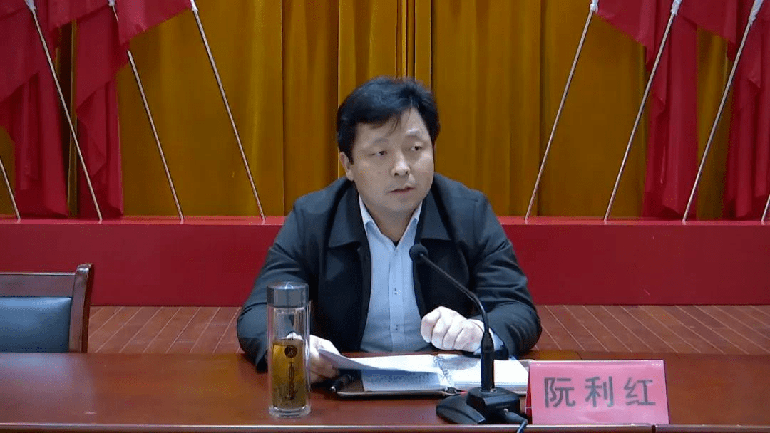 在3月17日开班式上,市委常委,县委书记赵少莲为学员作了学习贯彻党的