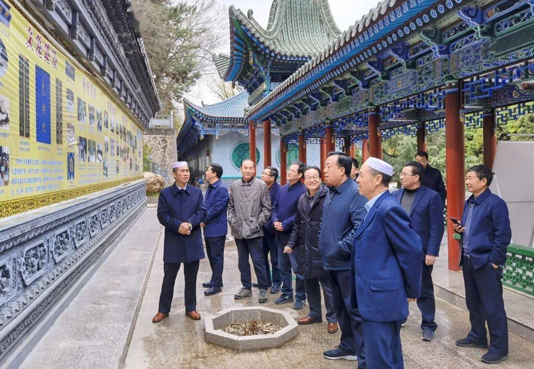 调研组一行先后来到东拱北,宝塔寺,乾清寺,福音堂,卧龙寺等宗教场所