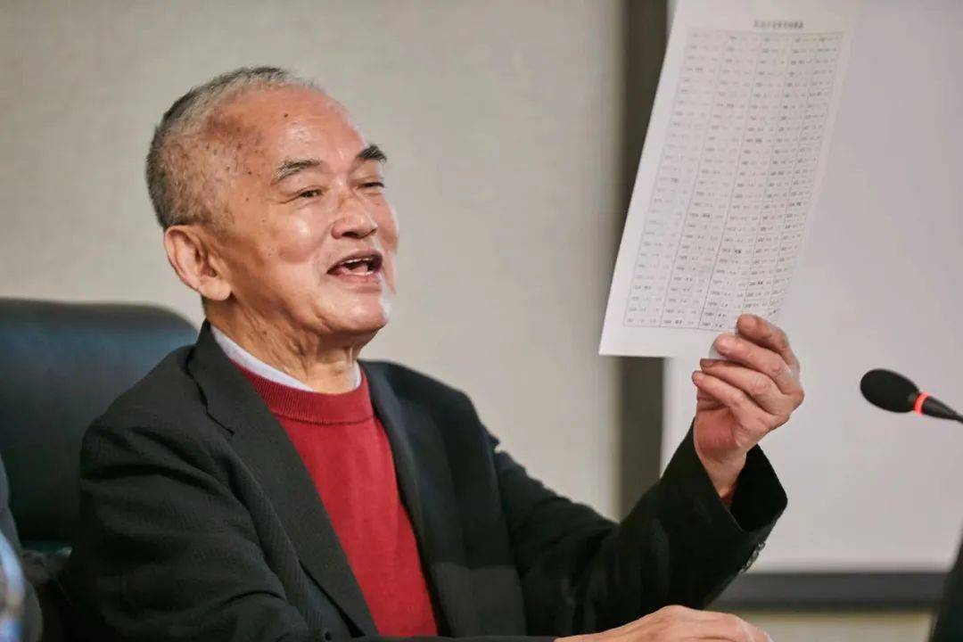 余正先生的讲座深入浅出,演讲过程中听众们笑声,掌声