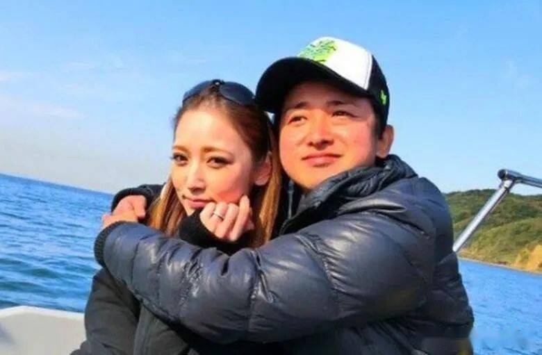 日本人气组合"岚"成员新恋情曝光_大野智
