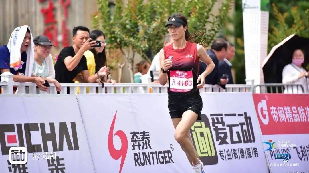 打卡凌晨4点!"冠军跑妈"陈为芬:二胎母亲的马拉松传奇