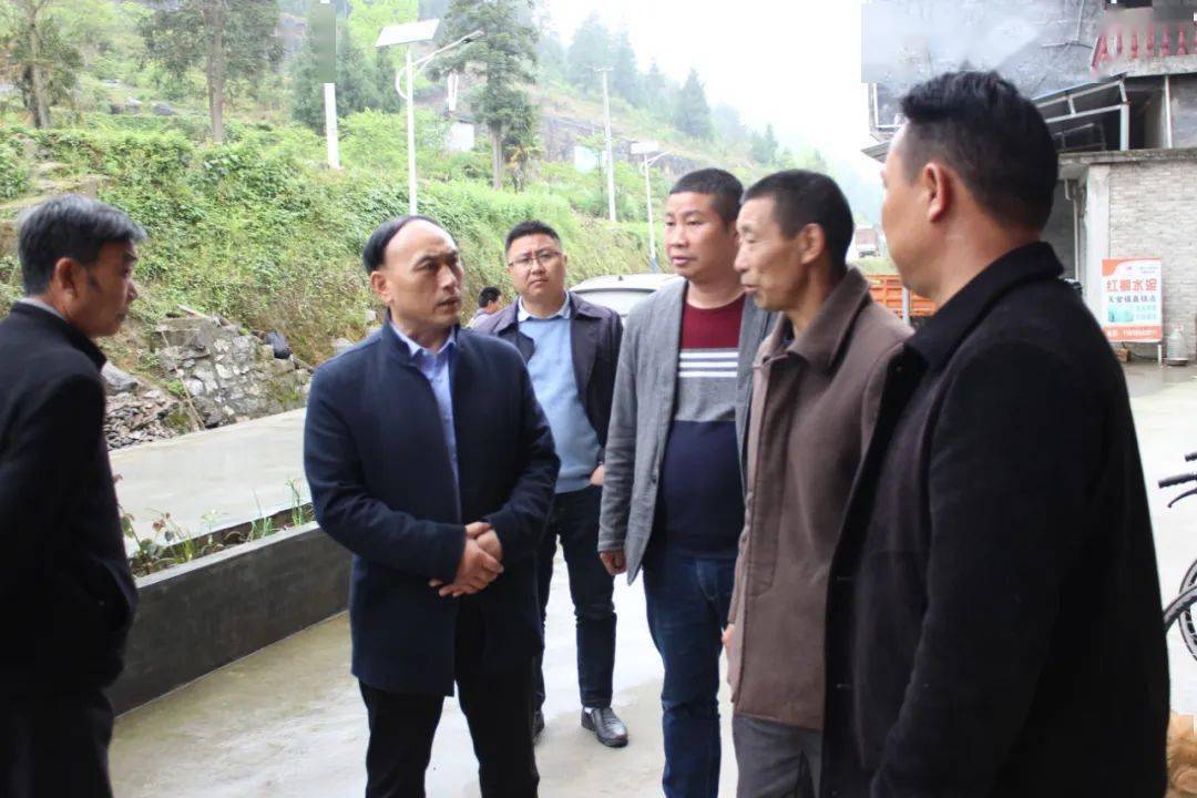 杨秀明深入定点帮扶村开展察民情访民意专题调研及党史学习教育宣讲