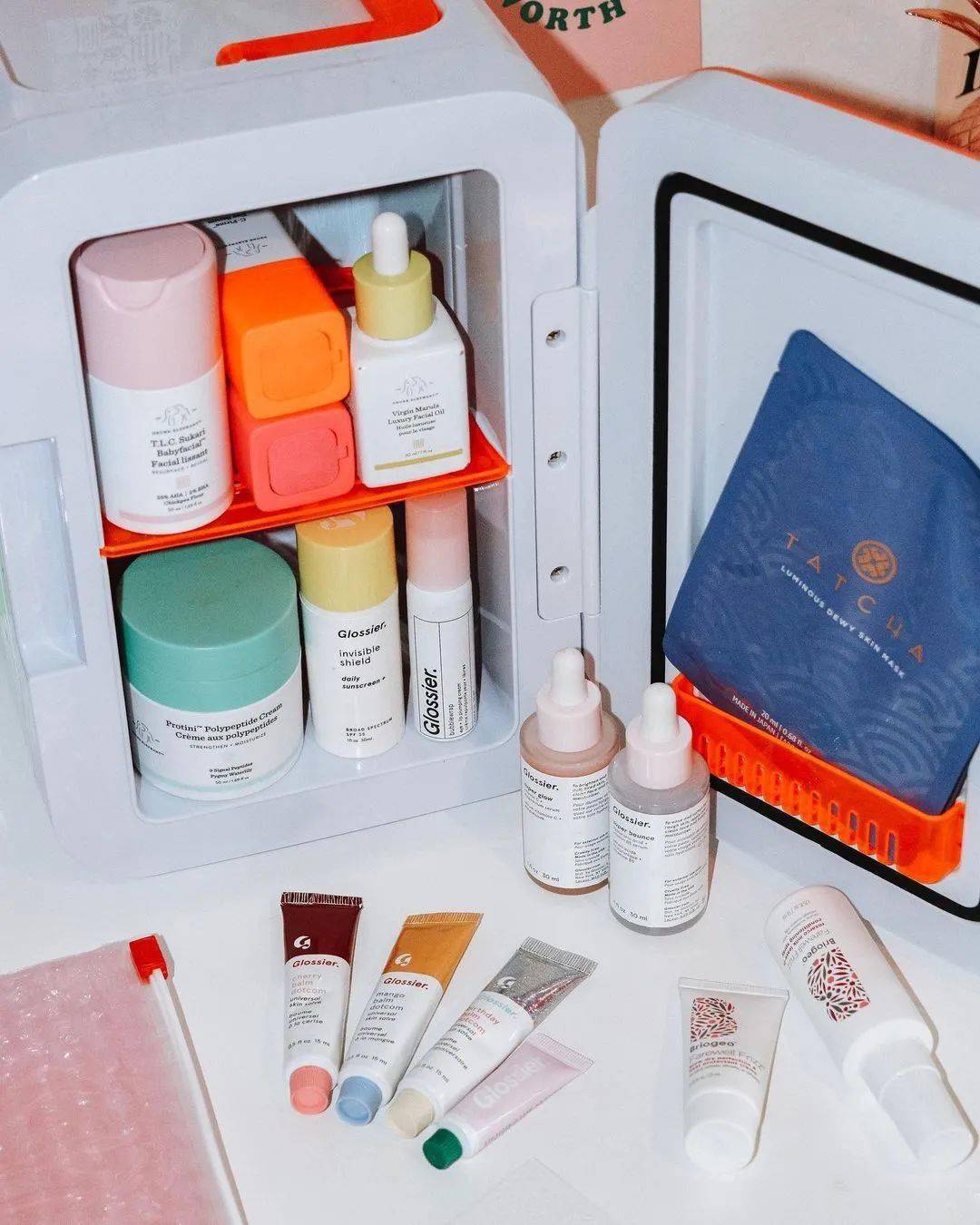 你囤的化妆品 还有美颜效果吗 冰箱