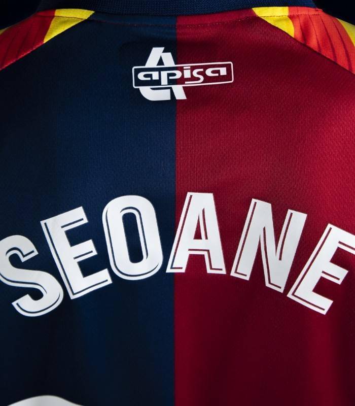 韦斯卡发布限量版球衣