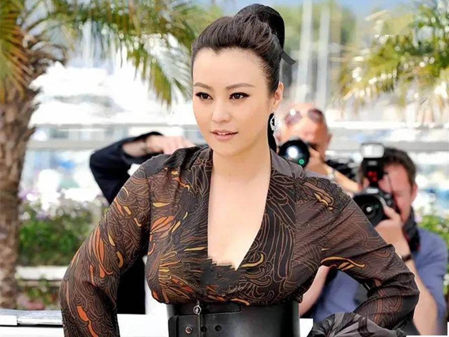 郝美人变郝壮实42岁的郝蕾赏了自己一记响亮的耳光