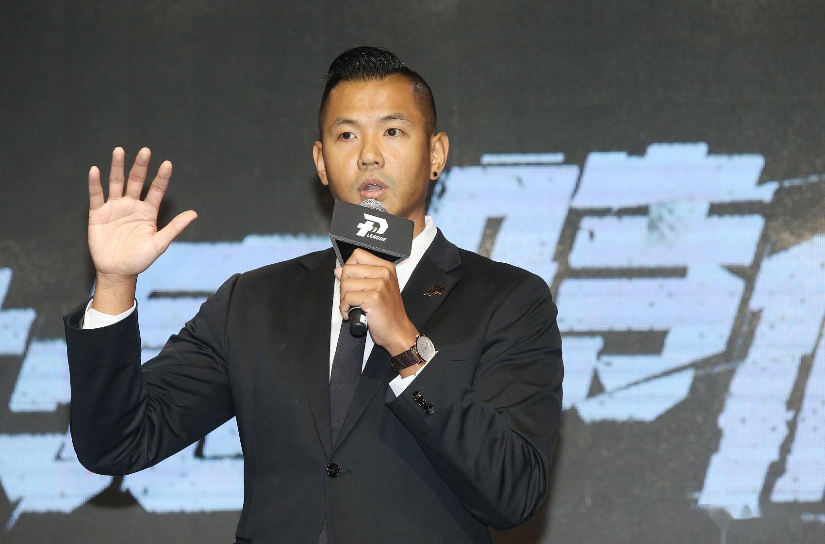 消失荧幕一年 陈建州爆范玮琪近况:重返校园读硕士