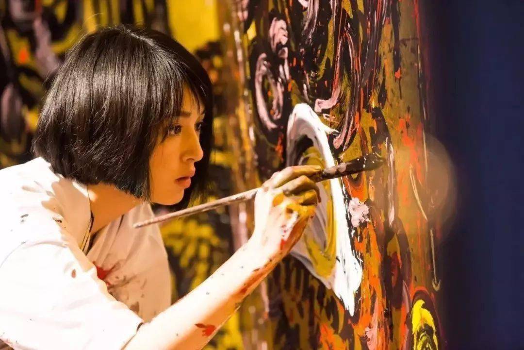 “狂野少女”绘画堪比毕加索,8亿人看她作画,作品震惊整个国际画坛
