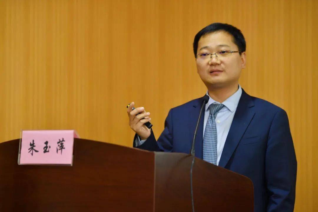 主题论坛,邀请市委宣讲团成员,市委党校原副校长蒋儒标作专题辅导报告