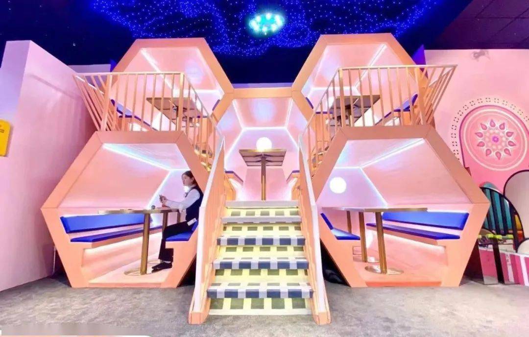 论是给小朋友们加餐,但是与朋友的下午茶,都很完美,还有网红蜂巢餐厅