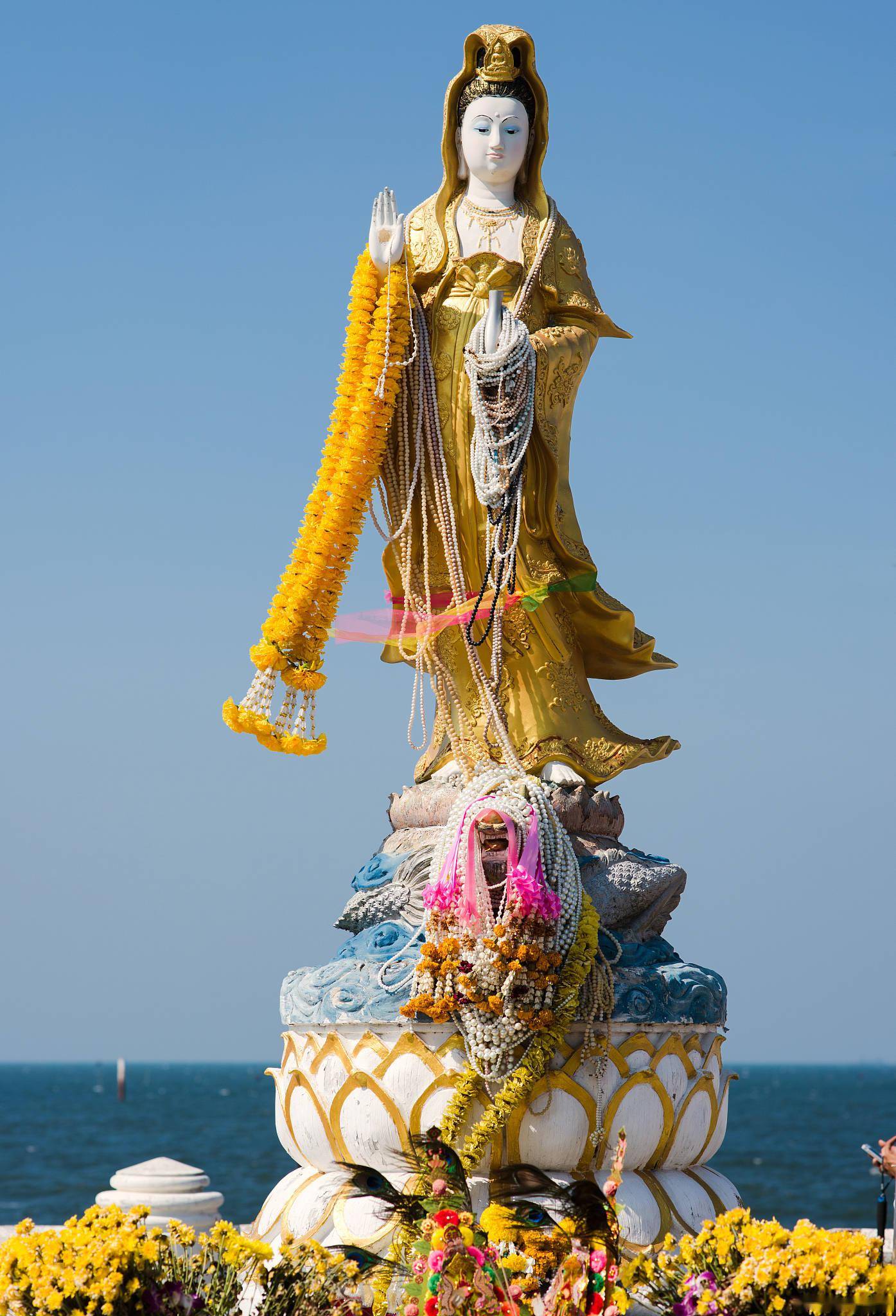 【携程攻略】舟山33米高南海观音景点,南海观音像是普陀山的标志,也是普陀山上最大的一尊佛像.给人震撼的感…