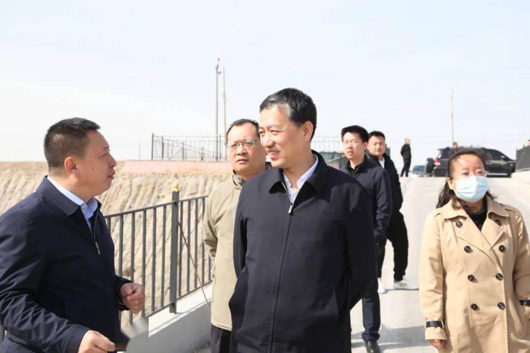 包野先后来到扎区露天矿生态修复治理工程,扎赉诺尔工业园区污水处理