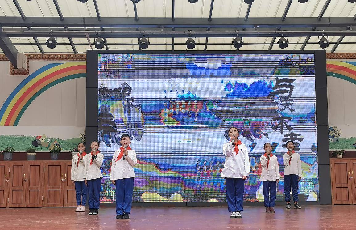 壤塘县寄宿制小学举行礼赞党的百年华诞演讲比赛