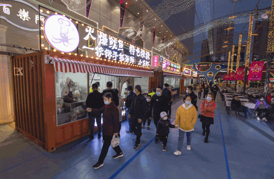 昌吉日报全媒体记者 何龙 摄这个夜市江湖里,秩序井然的交易,焕发着