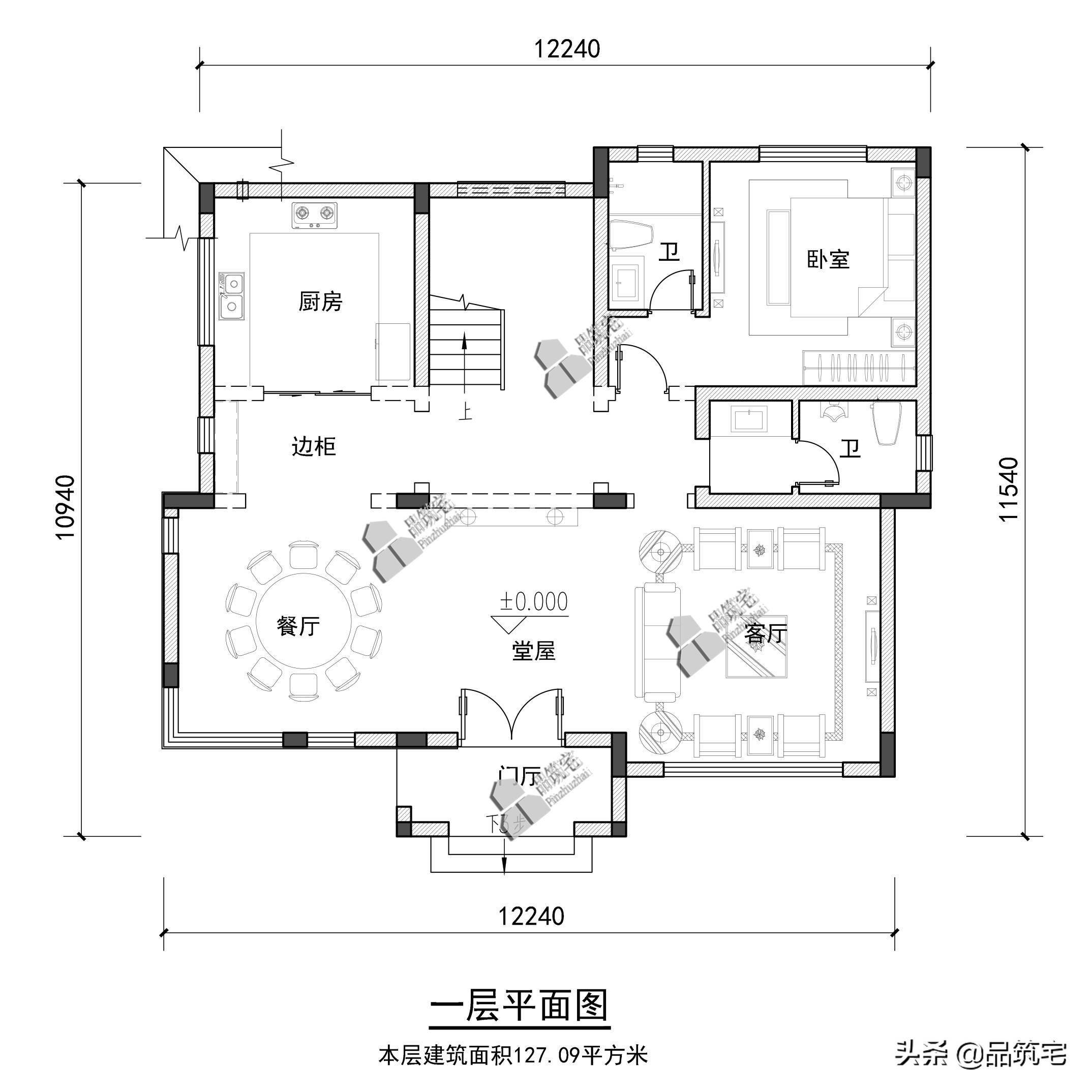 别墅室内平面布局比较规整方正,空间利用率高,公共空间开敞透亮,卧室