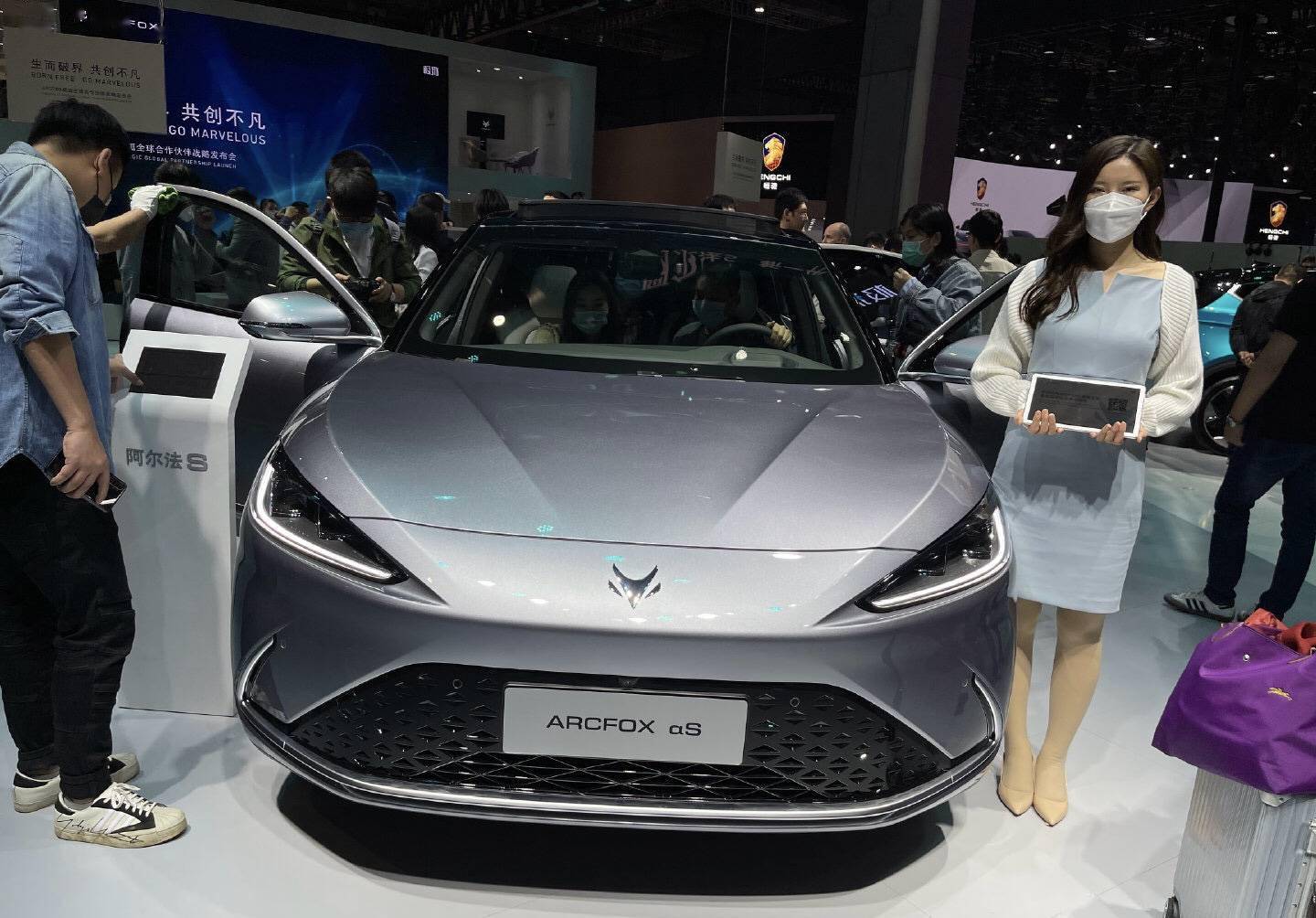 华为技术加持,但定价有点高,体验极狐阿尔法s_搜狐汽车_搜狐网