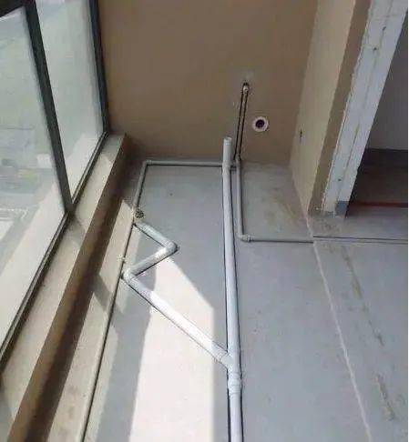 阳台包水管是这样装的
