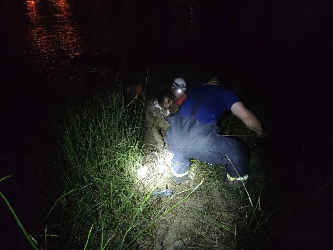 急迫救济！连江一女子深陷淤泥淤泥清理机(3)