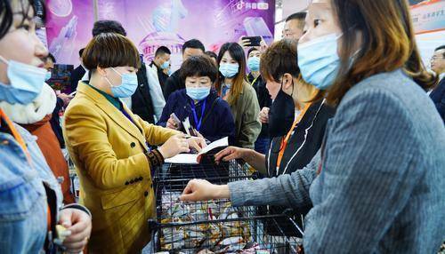 2021中国临沂网红商品交易会开幕线上直播线下展会完善直播生态圈